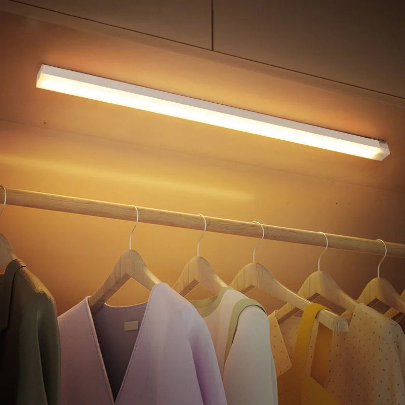 Luz LED com Sensor de Movimento